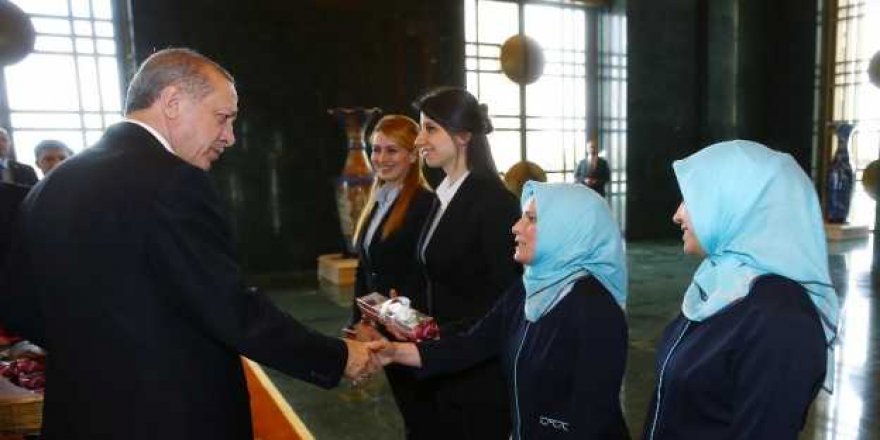 Erdoğan'dan Külliye'de çalışan kadınlara jest