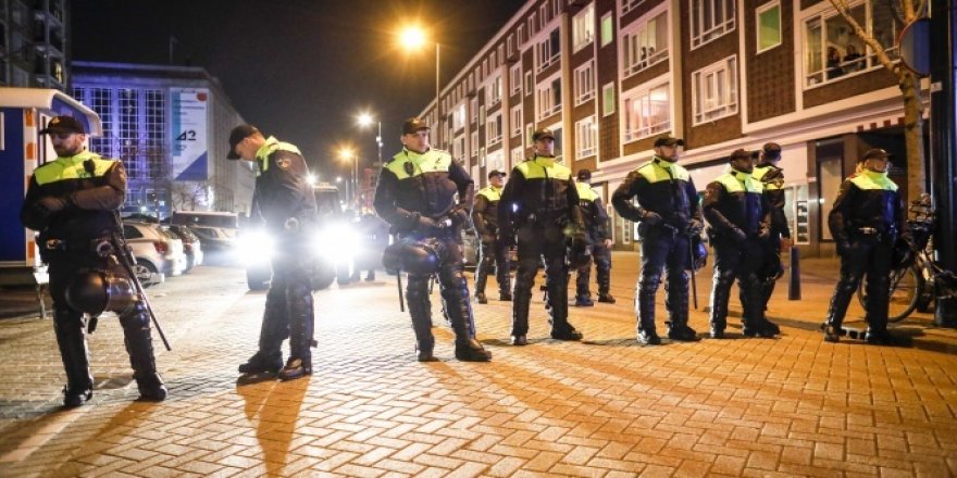 Hollanda polisinden Türklere sert müdahale