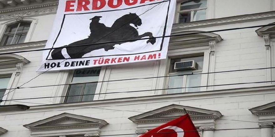 Viyana'da Türk Büyükelçiliğine saldırı