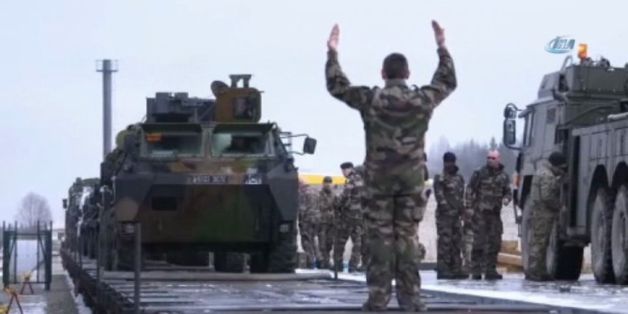 Fransız askerler'den Estonya çıkarması