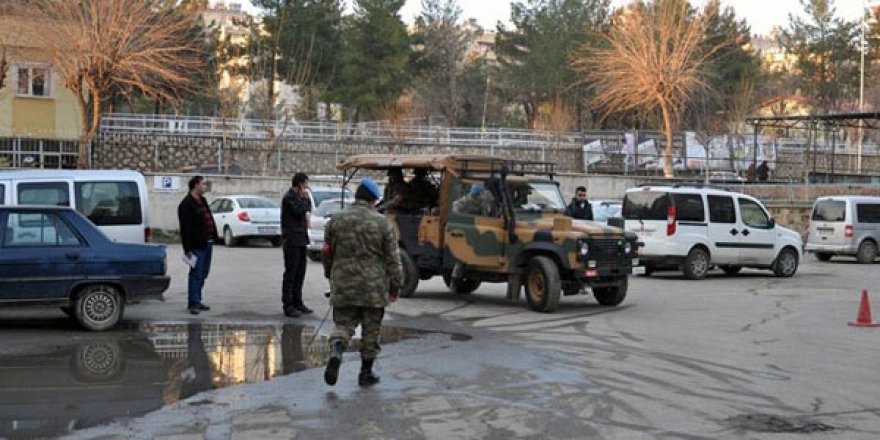 Manisa'da cinnet geçiren asker uyuyan üç eri şehit etti