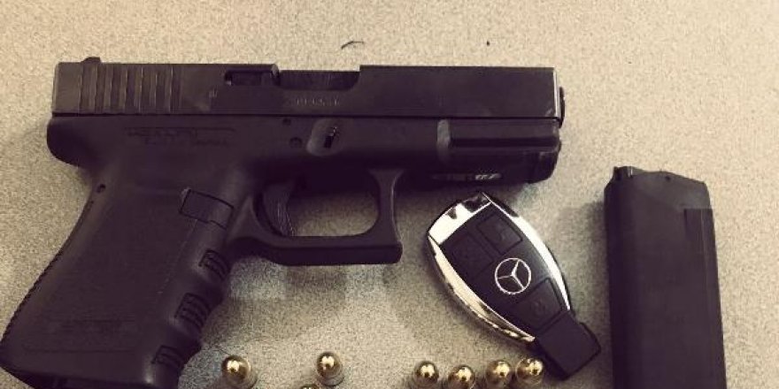 Adana'da otomobilde Glock marka suikast silahı bulundu