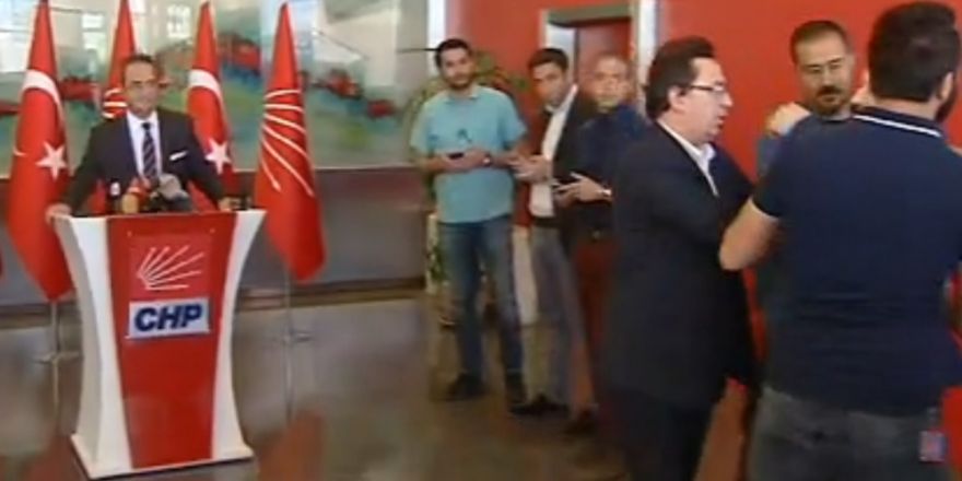 Chp Genel Merkezi’nde Canlı Yayında Gerginlik