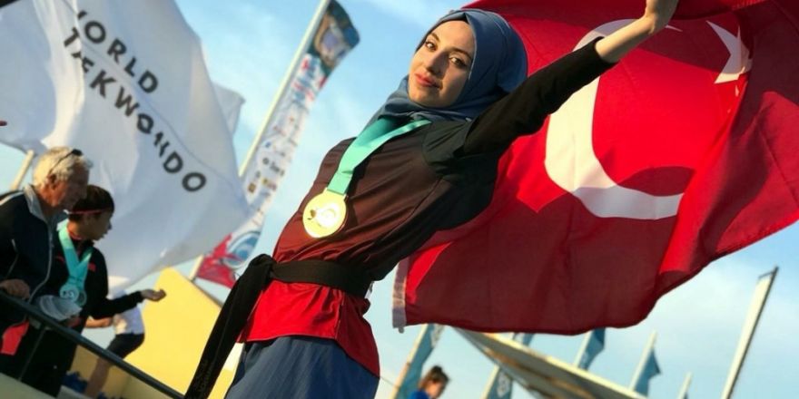 Kübra Dağlı Dünya Şampiyonu
