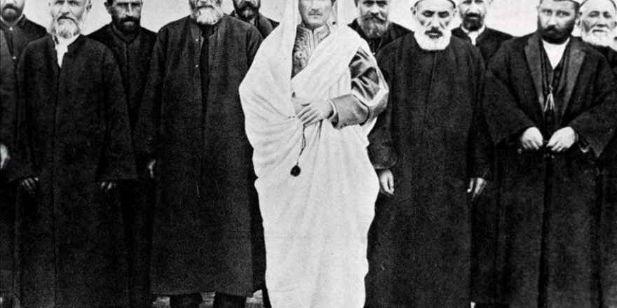 İsmailağa cemaatinin ziyaretini eleştirenlere Savcı Sayan'dan fotoğraflı gönderme