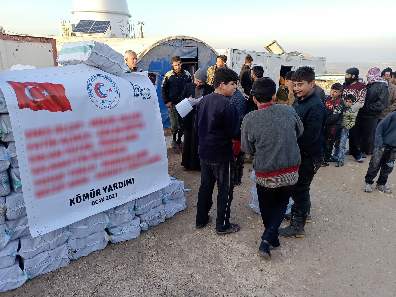 Suriye'deki Mazlumlara 300 Ton Kömür Yardımı