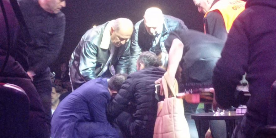Gülben Ergen sahnede düşerek yaralandı.
