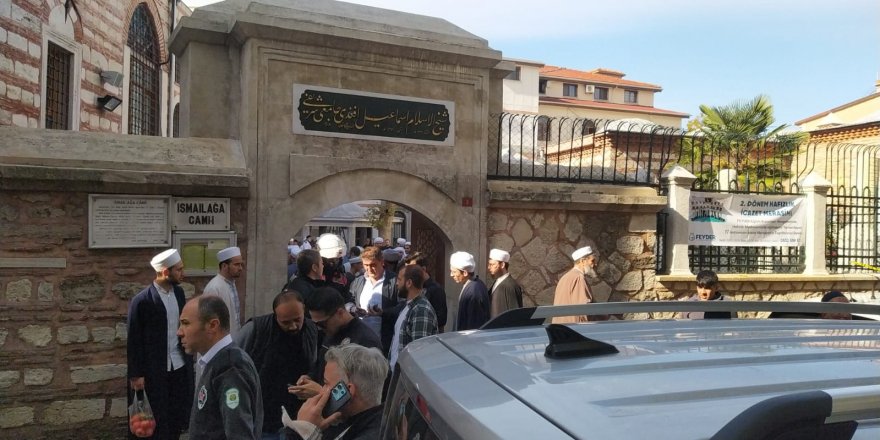 İsmailağa Camii Önünde Silahlı Olay: Kimliği Belirsiz Şahıs Havaya Ateş Açtı