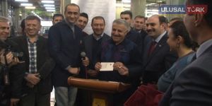 Bakan Arslan PTT çalışanlarını ziyaret etti