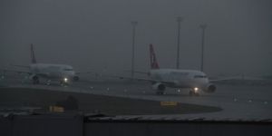 İstanbul'daki sis engeli hava ulaşımını vurdu!