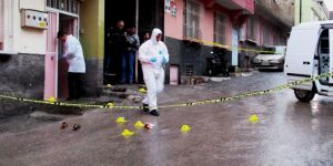 Eski eşine ve kızına  sokak ortasında dehşet saçtı