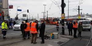 Sirkeci'de tramvay yoldan çıktı