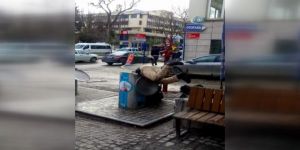 İstanbul'da Deniz zannetti: Çöp konteynerine daldı