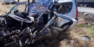 Kayseri'de Tırla otomobil çarpıştı: 2 ölü 3 yaralı