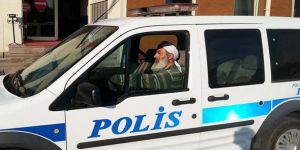 Bu da oldu: Sarıklı polis!