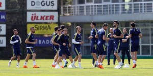 Fenerbahçe’de Kasımpaşa Hazırlıkları Sürüyor
