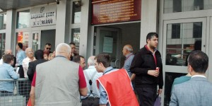 Seçmenler "100 Bin İmza" İçin Seçim Kurullarında