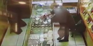 İkitelli'de Çarşafla Suriye'li kuyumcuya girdi dehşet saçtı