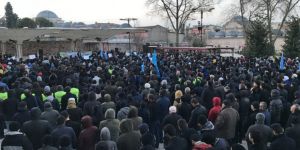 Fatih Camii'nin avlusunda binler Doğu Türkistan'daki Çin zulmünü protesto etti