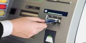 Fatih'de ATM dolandırıcıları yardım etme bahanesiyle Rus turistin 5 bin dolarını çaldı