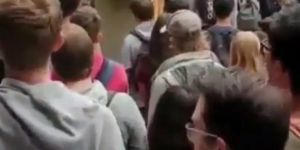 Hristiyan Yeni Zelanda'da Ezana Saygı Duruşu