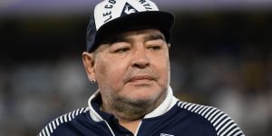 Dünya futbolu Maradona'ya veda etti..