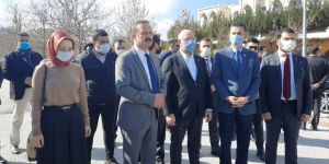 Yavuz Ağıralioğlu'dan Çin Büyükelçiliği önündeki Uygur Türklerine ziyaret