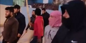 Adanadaki sokaklar'da yürüyen suriyeliler sınır dışı edildi