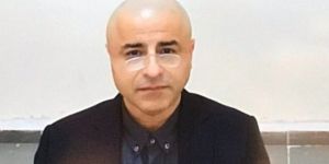 Selo gündeme gelmek için saçlarını kazıttı