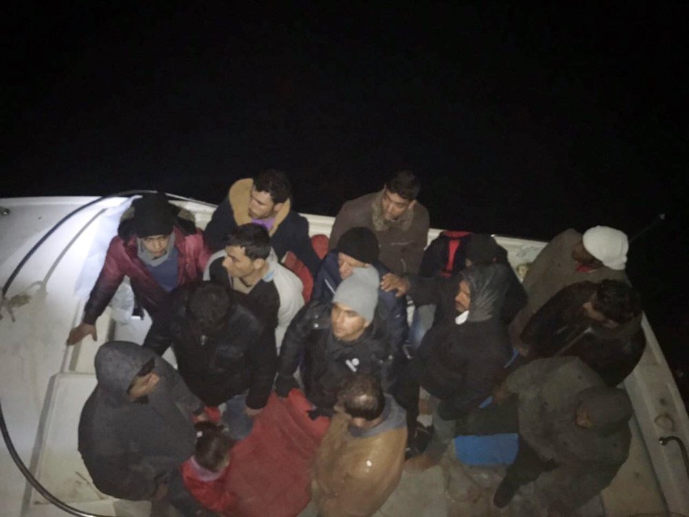 Akdeniz açıklarında göçmen botu yakalandı