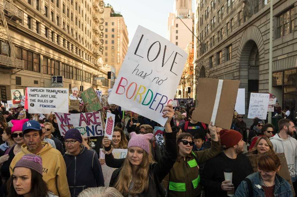 Los Angeles’ta kadınlar Donald Trump’ı protesto etti