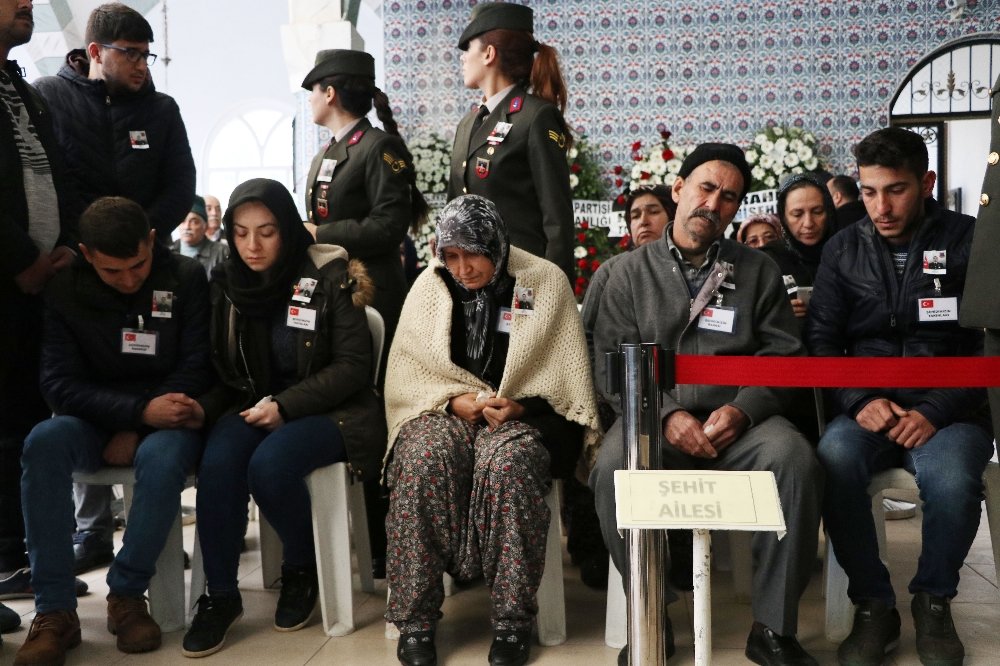 Şehit asker son yolculuğuna uğurlandı