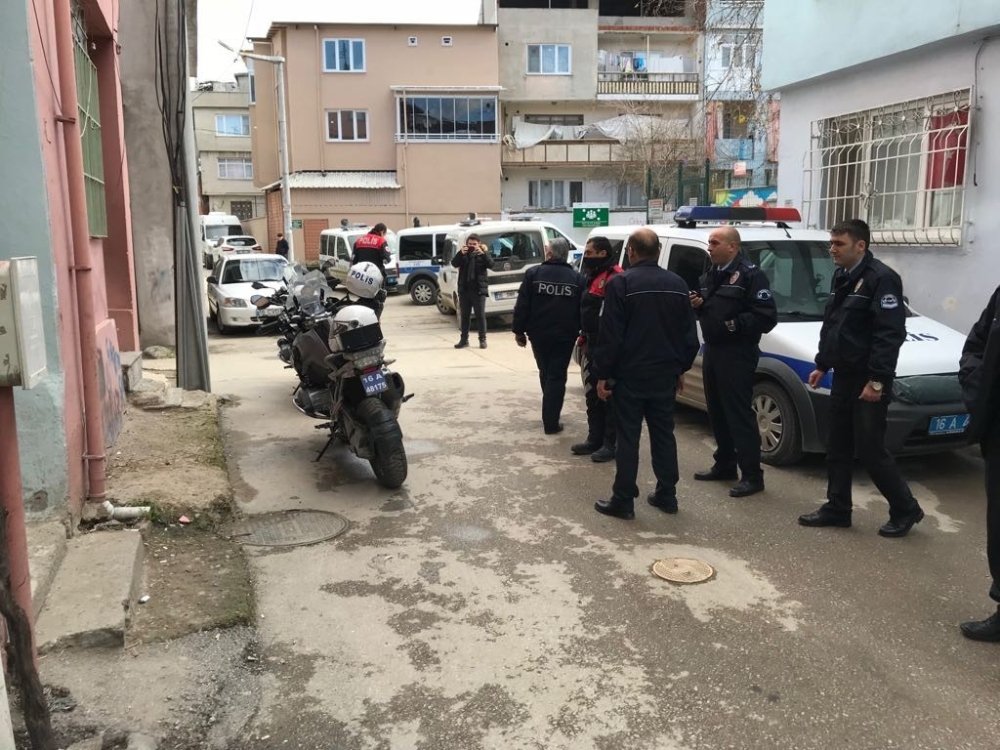 Genç kadını altınları için öldürmüşler