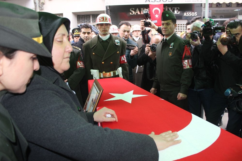 Şehide gözyaşları ile veda