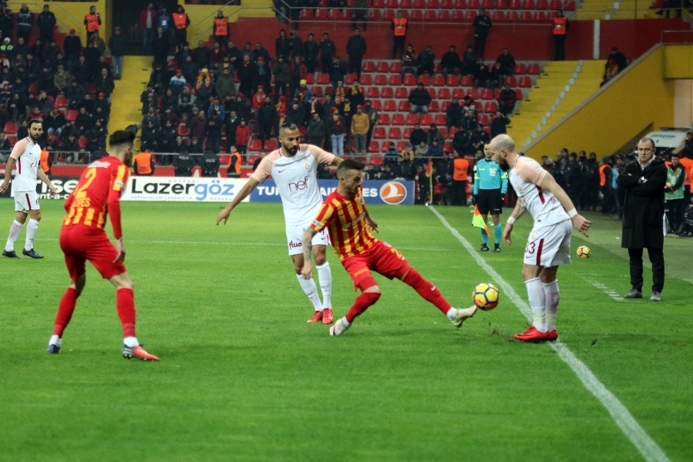 Aslan zorlu virajı kayıpsız geçti