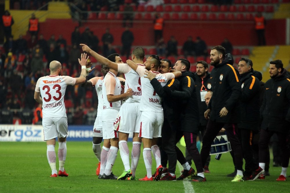 Aslan zorlu virajı kayıpsız geçti