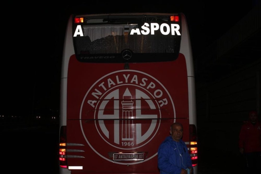 Antalyaspor takım otobüsün taşlayanlar yakalandı