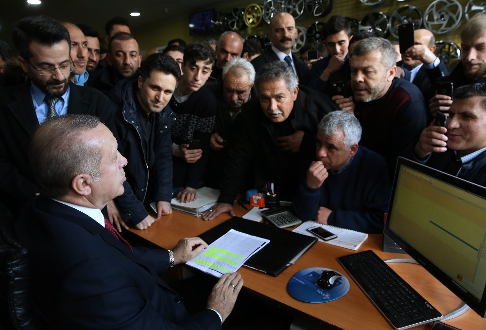 Cumhurbaşkanı Erdoğan’dan esnafa çat kapı ziyaret