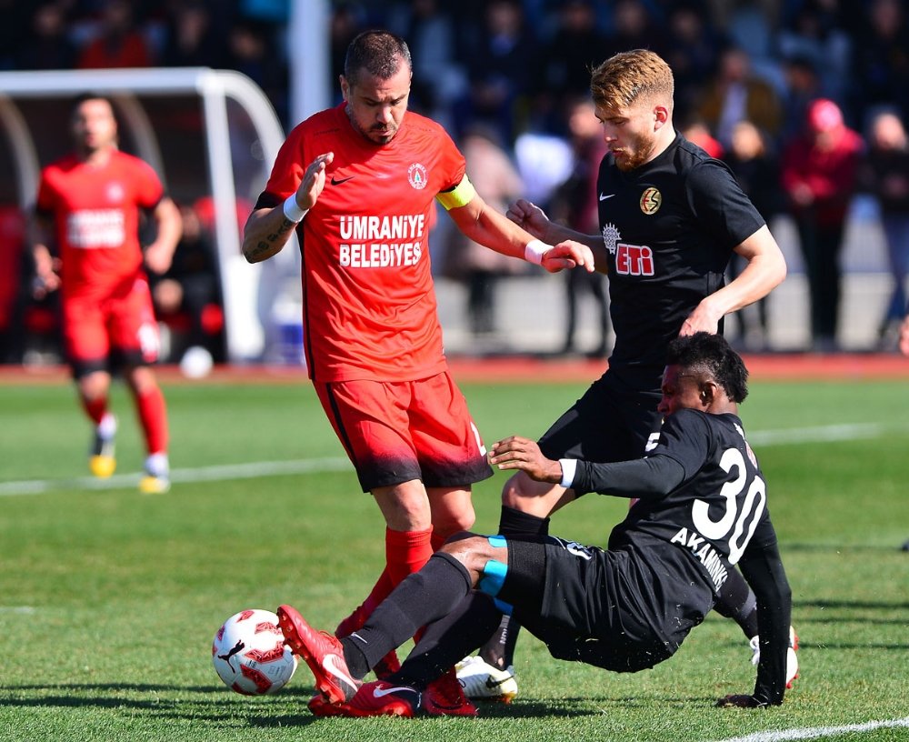 Lidere Eskişehir çarptı