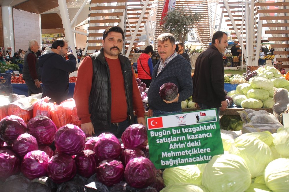 Manavgat’ta tezgahlar Mehmetçik için açıldı