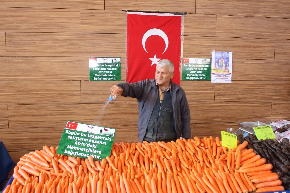 Manavgat’ta tezgahlar Mehmetçik için açıldı