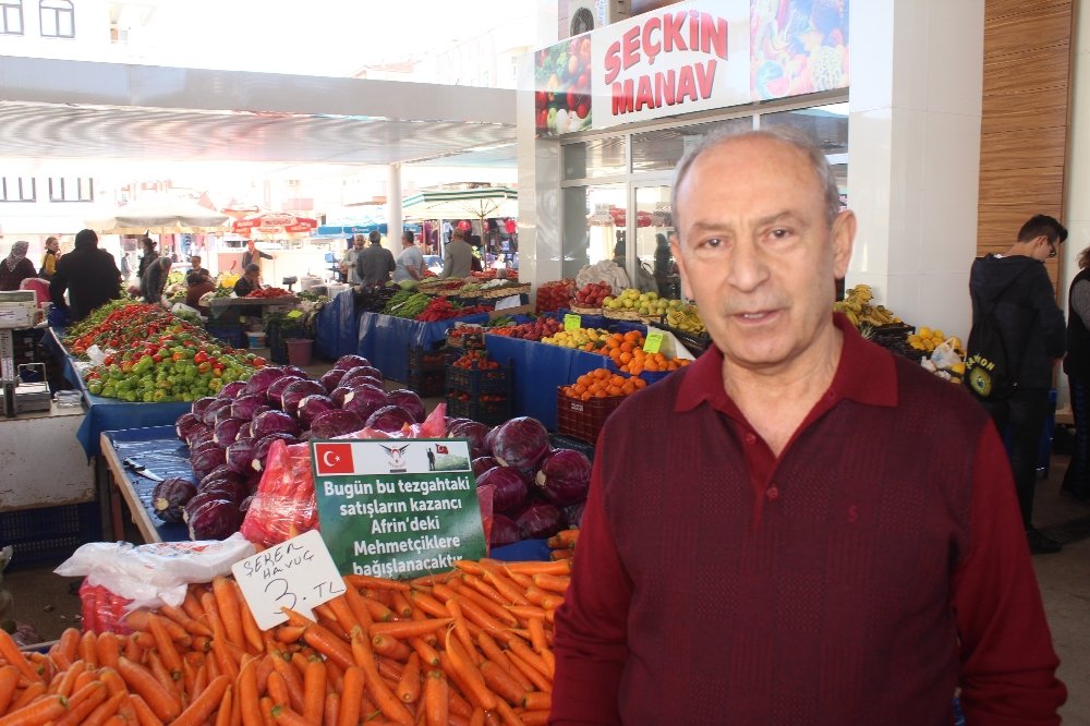 Manavgat’ta tezgahlar Mehmetçik için açıldı
