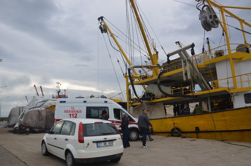 Sinop’ta kuru yük gemisinde patlama: 1 ölü, 1 yaralı