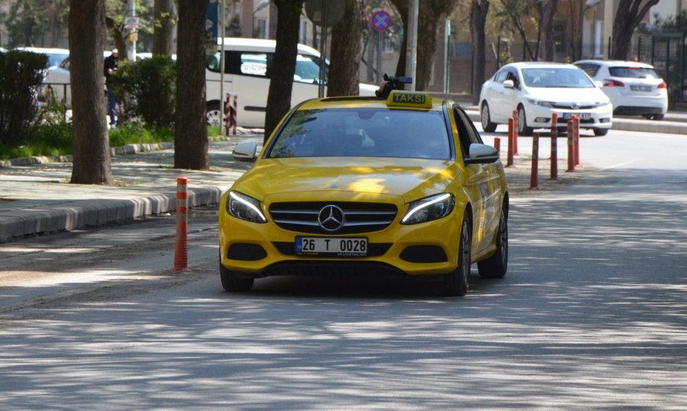 "Beni 20 liralık gezdir" deyip taksiye biniyorlar