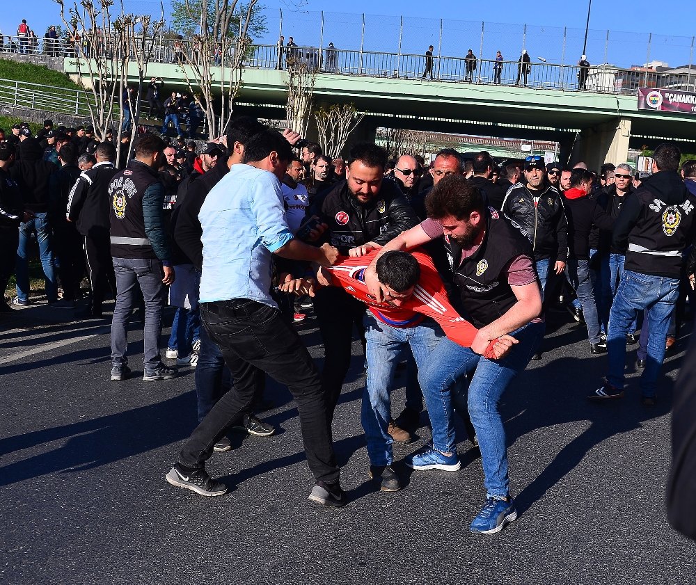 Beşiktaş taraftarı stada geldi