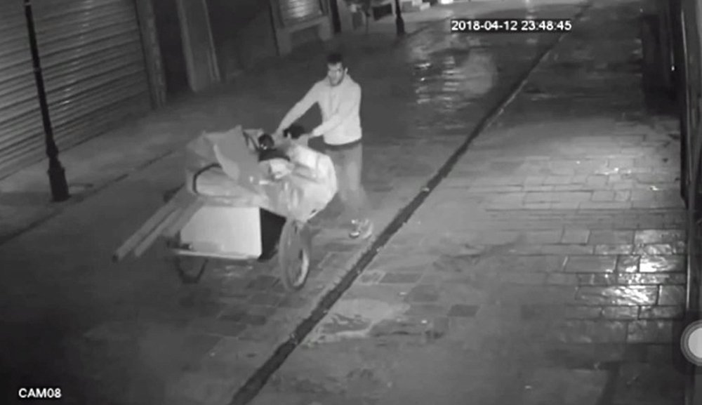İzmir’i Soyan Hırsızlar Güvenlik Kamerasında
