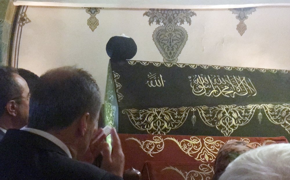 İnce, Hacı Bayram Veli Hazretlerinin Türbesini Ziyaret Etti