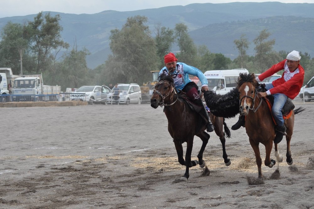 Atlı Okçuların Gösterileri Nefesleri Kesti